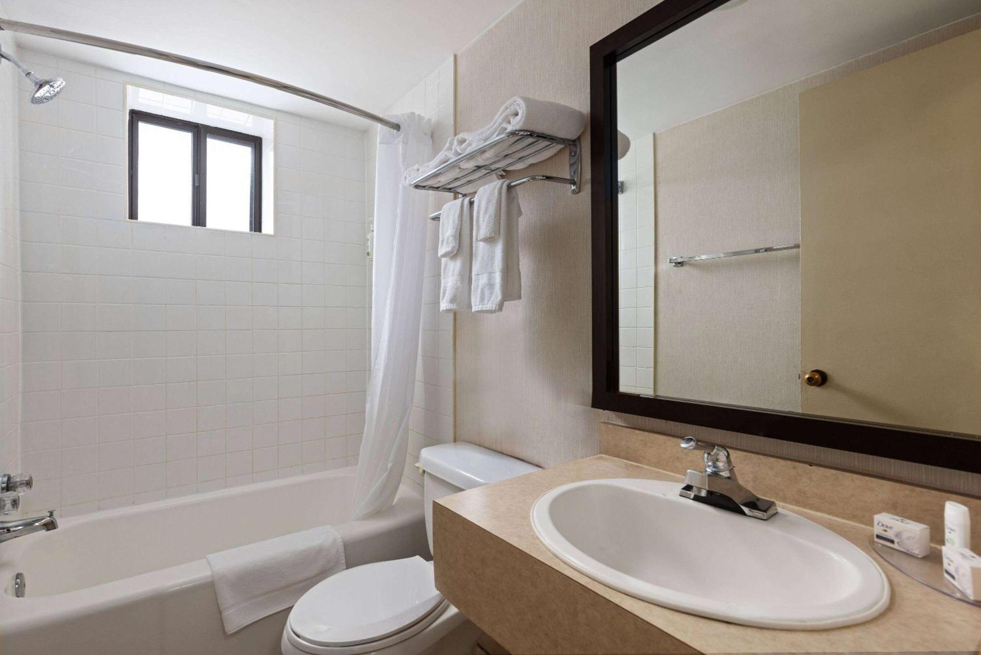 Travelodge By Wyndham Thunder Bay On Bagian luar foto