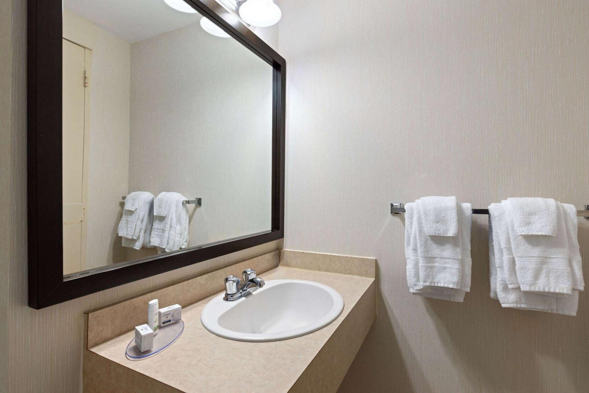 Travelodge By Wyndham Thunder Bay On Bagian luar foto
